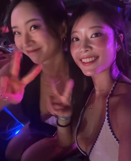 개조이 가슴골 풀파티 끈비키니 태닝 자국 보이는 가슴골