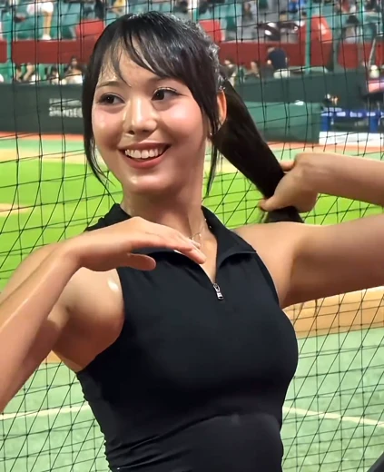 치어리더 장유빈 야드랑이 키가 177cm 땀에 젖은 구리빛 피부