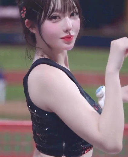 치어리더 권희원 가슴 봉긋 땀에 젖은 아이돌급 미모