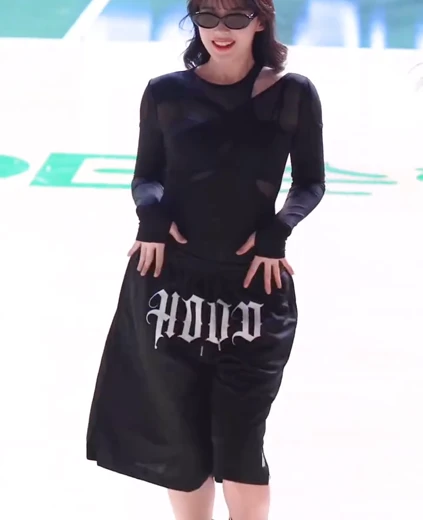 치어리더 하지원 가슴  블랙 시스루속 블랙 브라