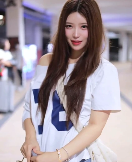 치어리더 김가현 어깨 퇴근길 사복패션 미모 ㄷㄷㄷ