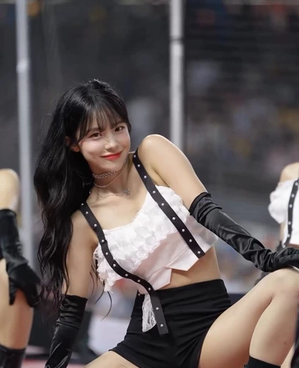 치어리더 이다혜 야벅지  대만에서 공연하다 눈 마주치면