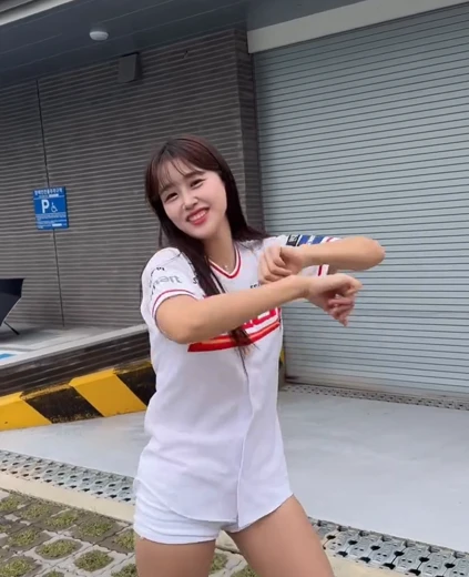 치어리더 박재령 허벅지 슥 들어온 춤선, 어우야 ㅇㅅㅇ