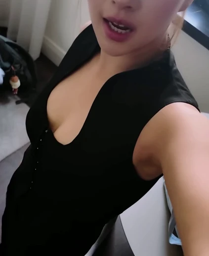 정연 야드랑이 깊게 파인 블랙 코르셋 아찔한 가슴골
