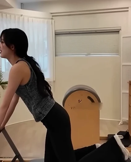 가을 겨드랑이 필라테스 쫀쫀한 레깅스 엉덩이 라인
