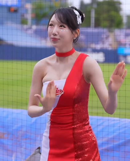 치어리더 허수미 야드랑이 출렁이는 윗가슴골