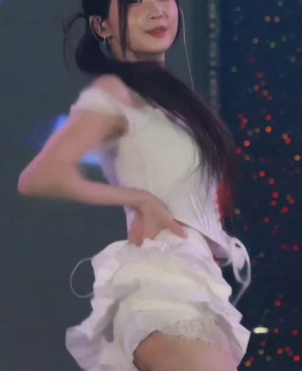 프나 송하영 엉밑살 순백색 프릴치마 흰 레이스 속바지