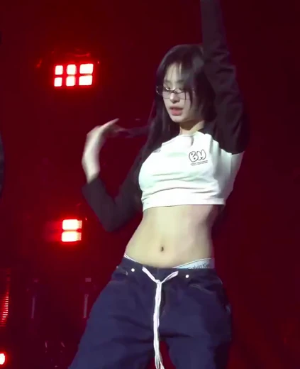 베이비몬스터 아현 야꼽 CK 팬티 올라온 11자 꿀복근